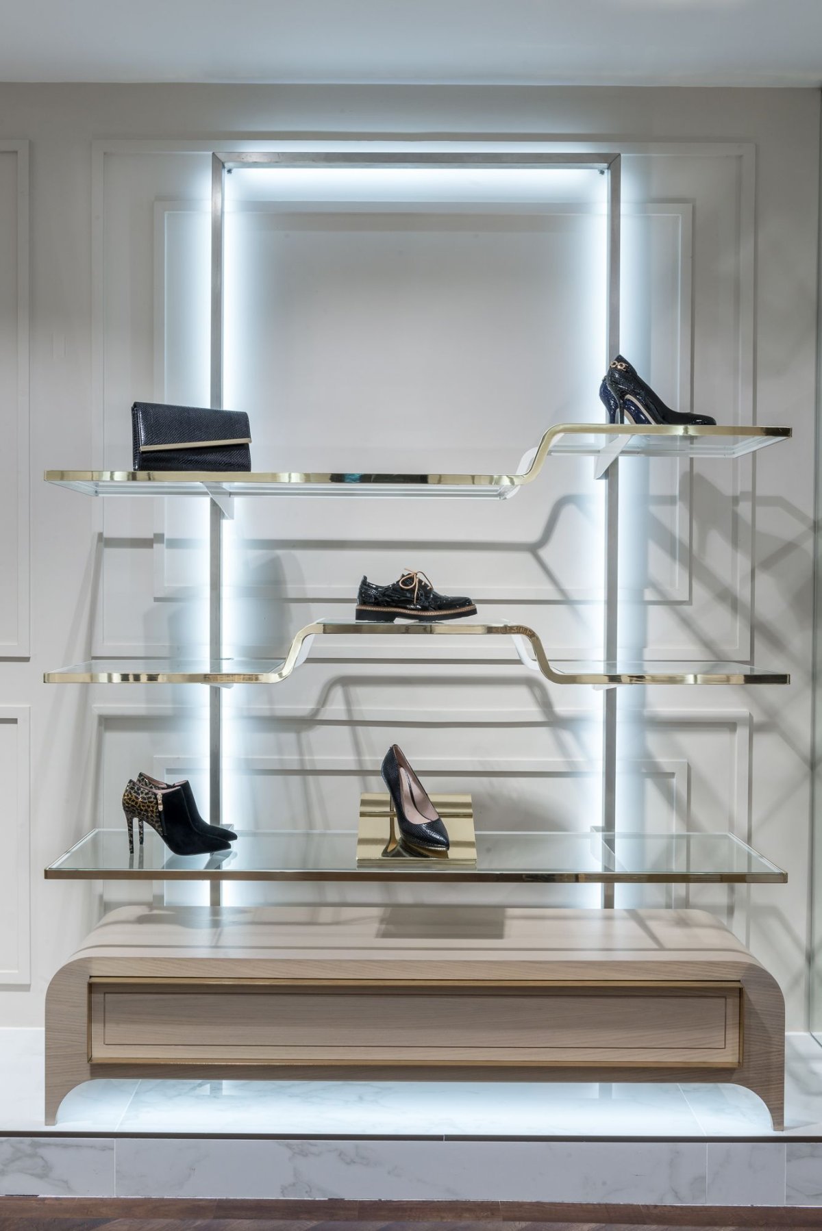 Стеллаж стеклянные полки