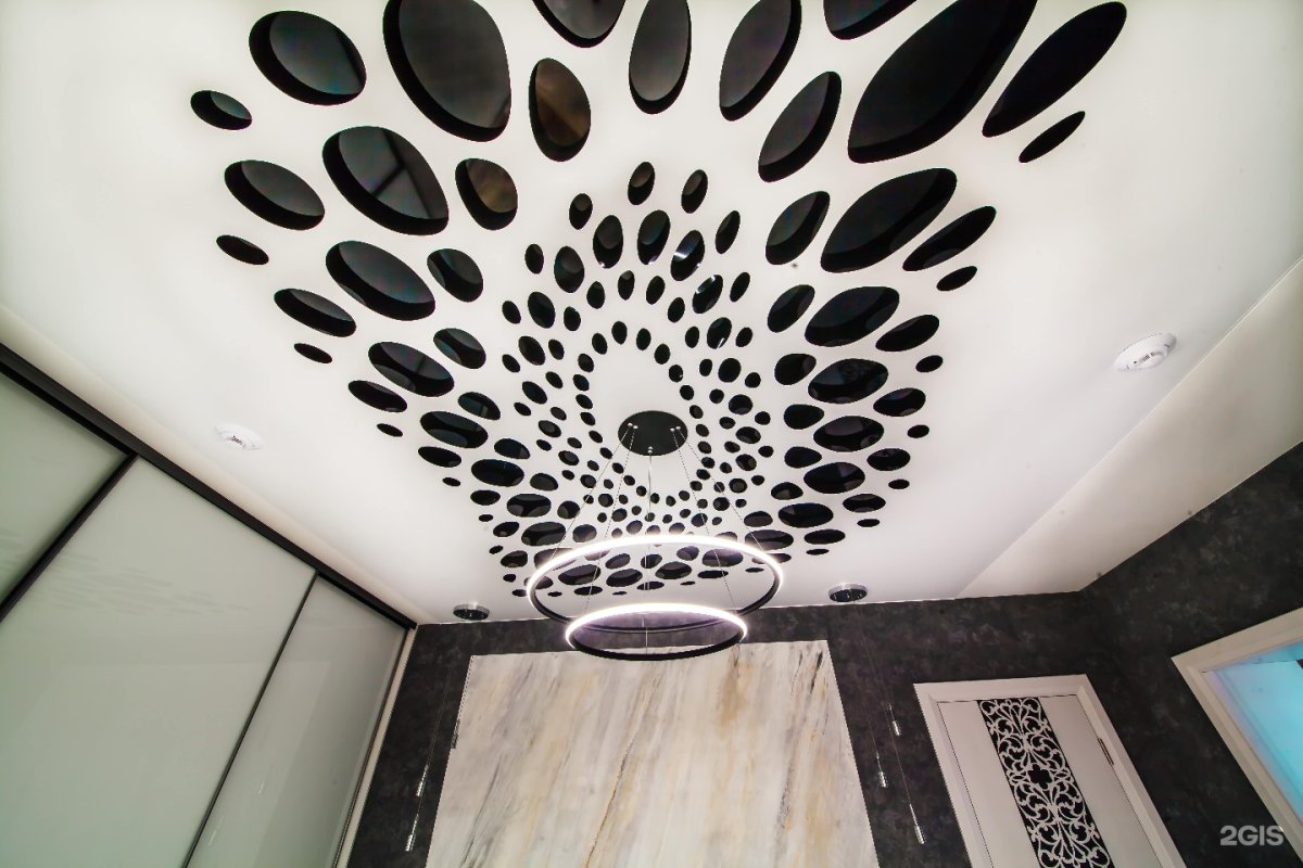 Резной потолок черное с белым