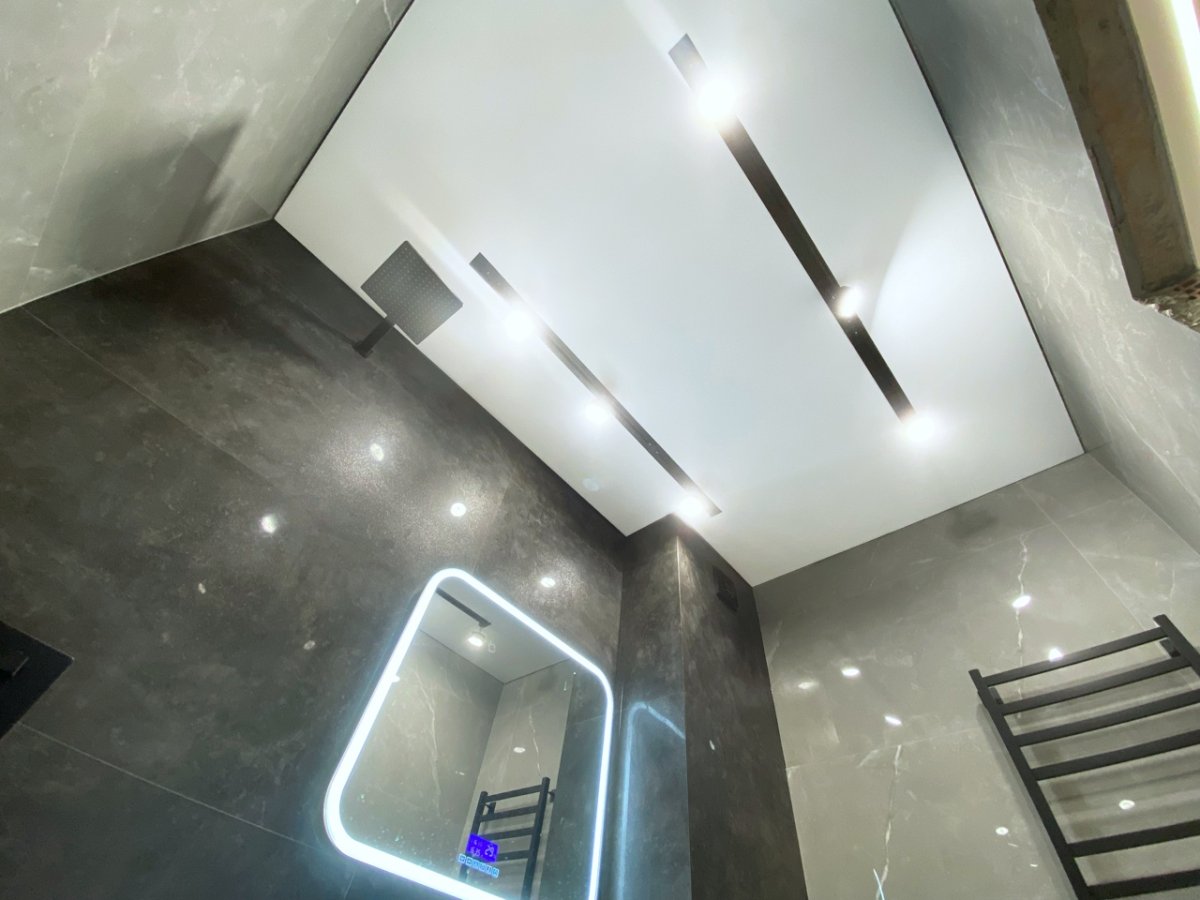 Контурная подсветка натяжного потолка в интерьере