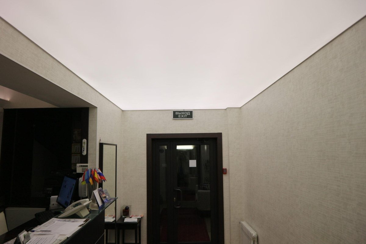 Матовый полупрозрачный натяжной потолок