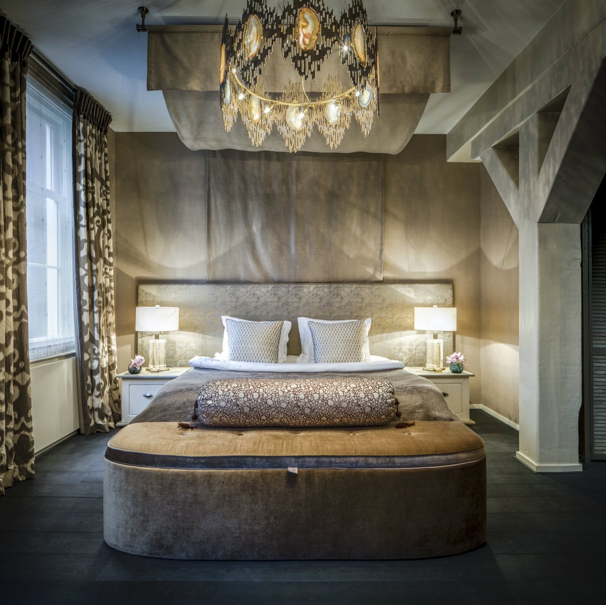 Спальня в необычном стиле