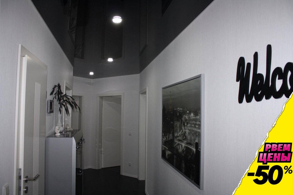 Балкон натяжной потолок черно белый