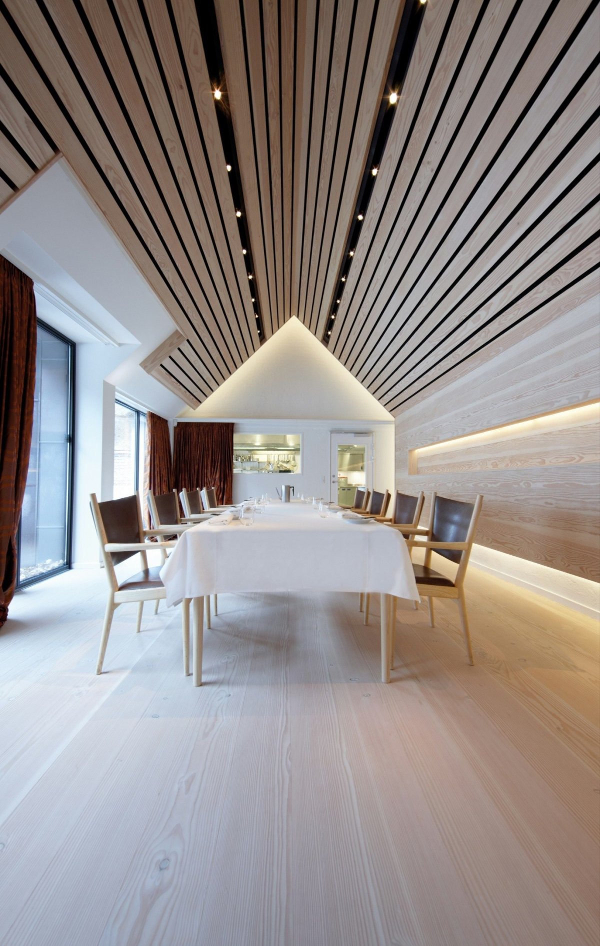 Деревянный реечный потолок