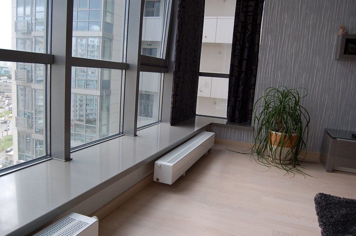 Широкий подоконник