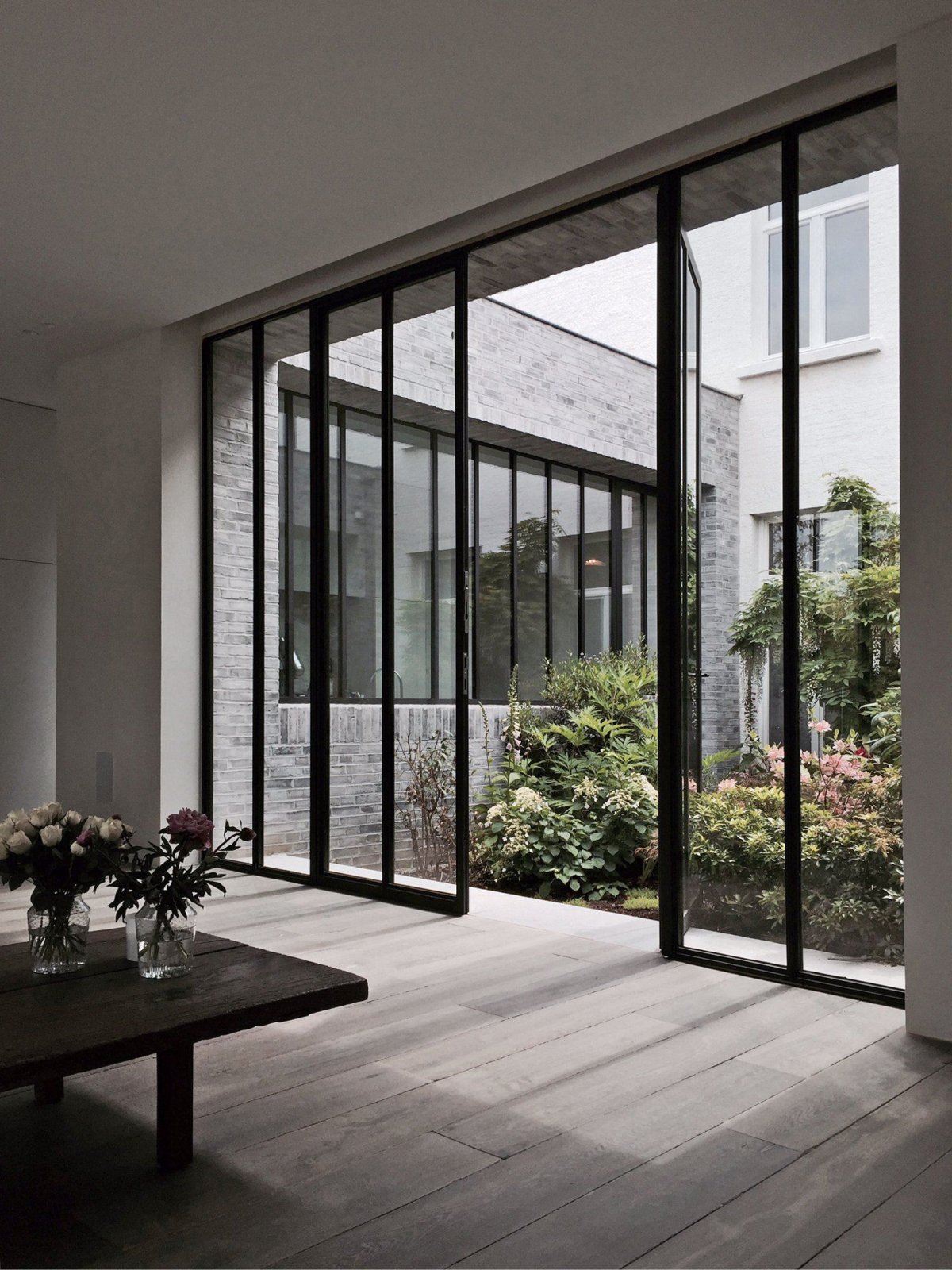 Французское окно черное