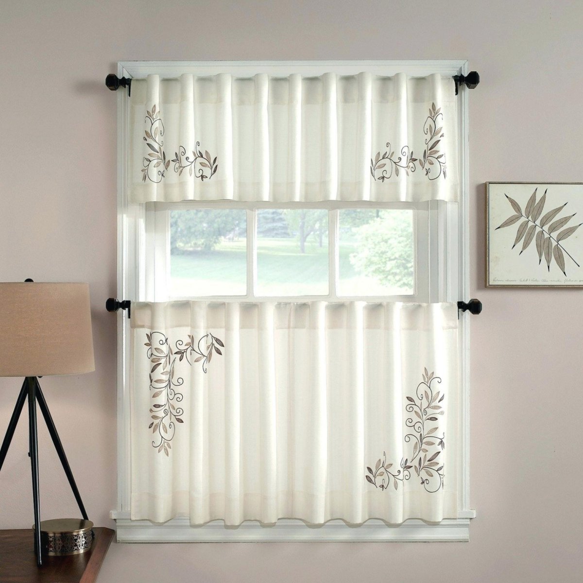 Карниз для штор кафе