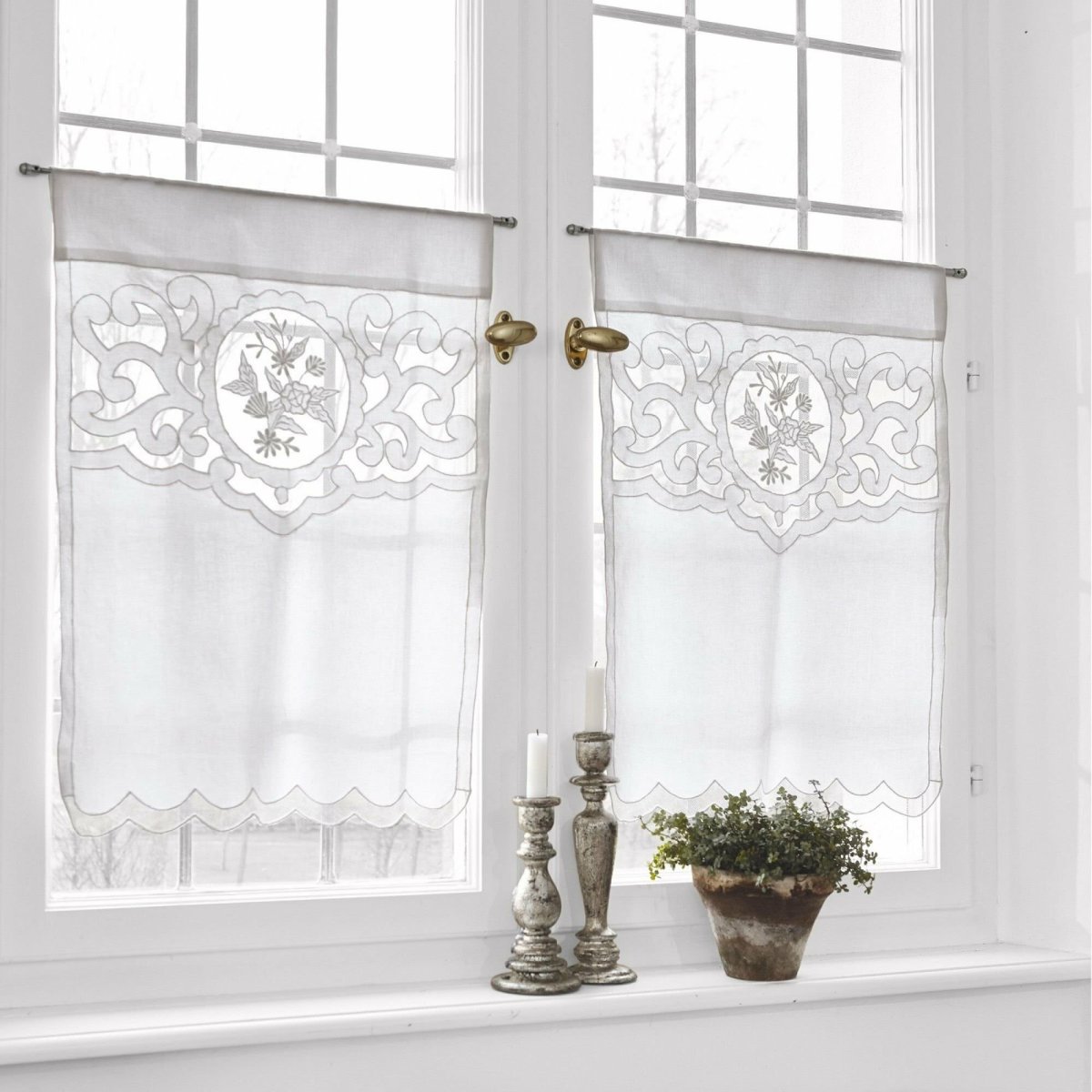 Шторы на створку окна в деревенском стиле