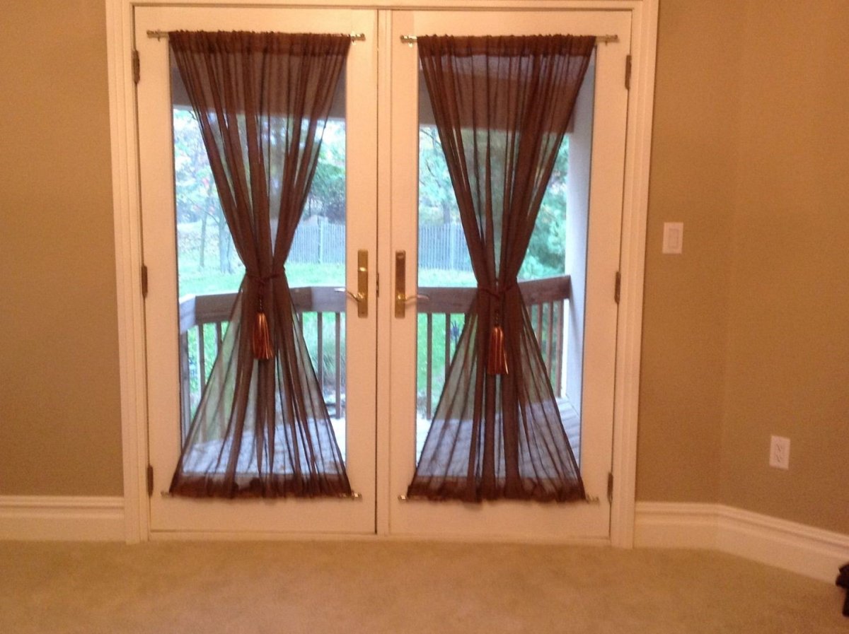 Шторы на распашную балконную дверь