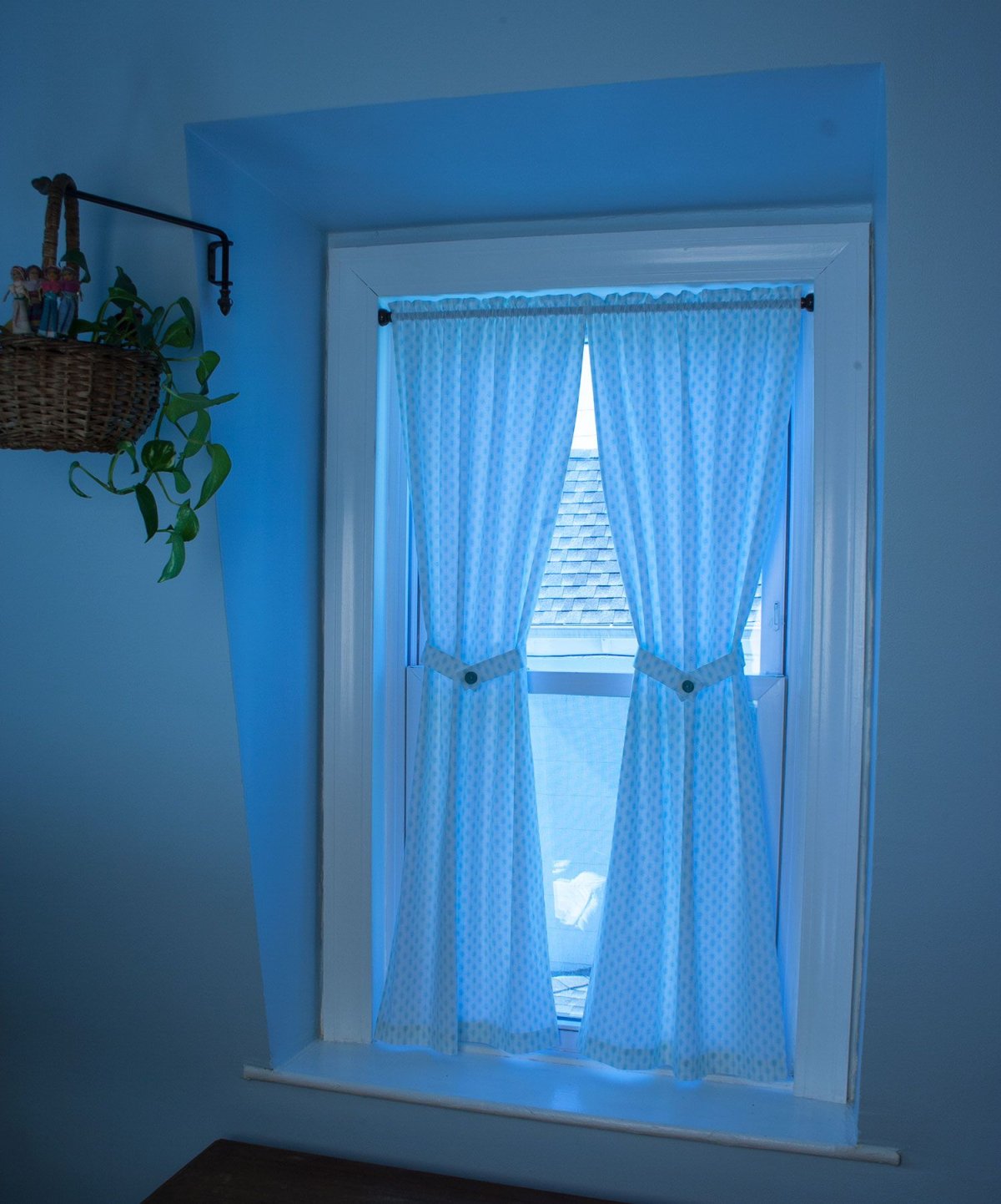 Шторы в оконный проем