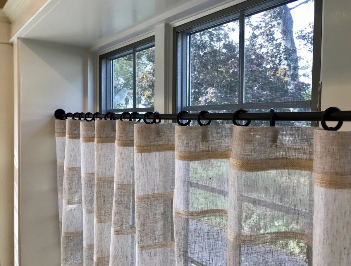 Шторы на оконную раму