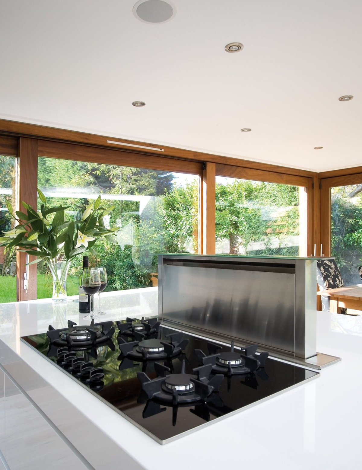 Плита у окна