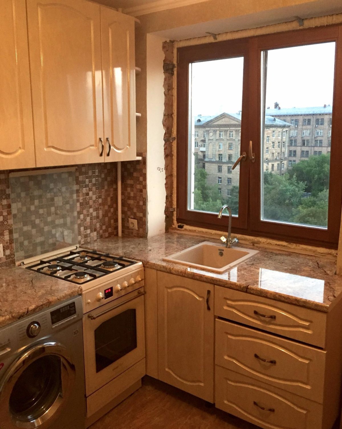 Гарнитур с окном