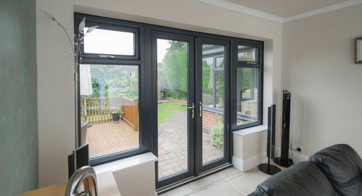 Окно с дверью на террасу