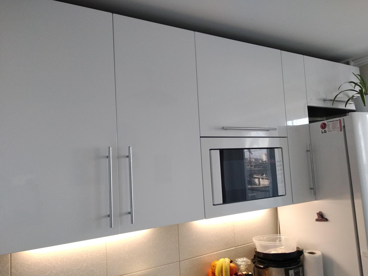 Встраиваемая микроволновая печь Samsung в навесной шкаф