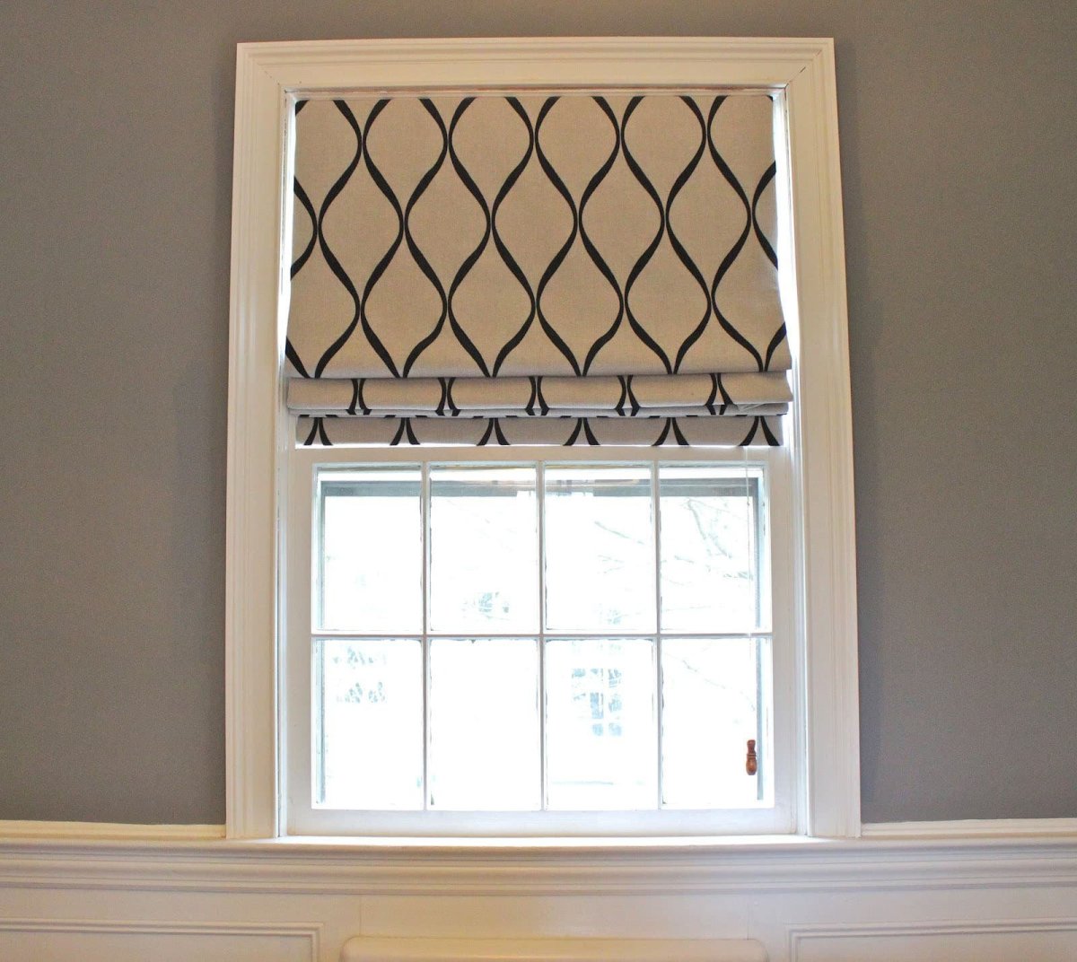 Римские шторы внутри окна