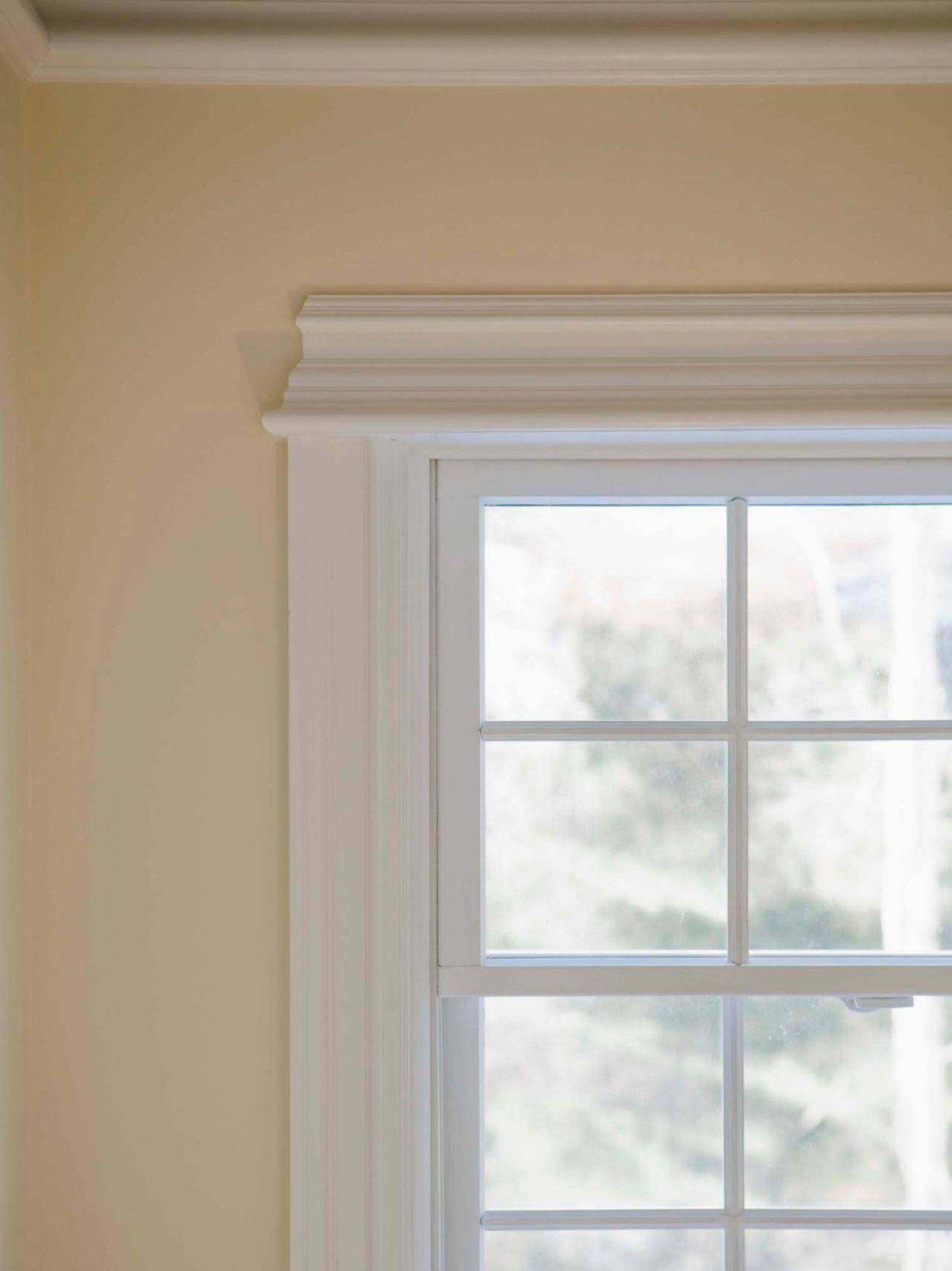 Обрамление окна молдингом