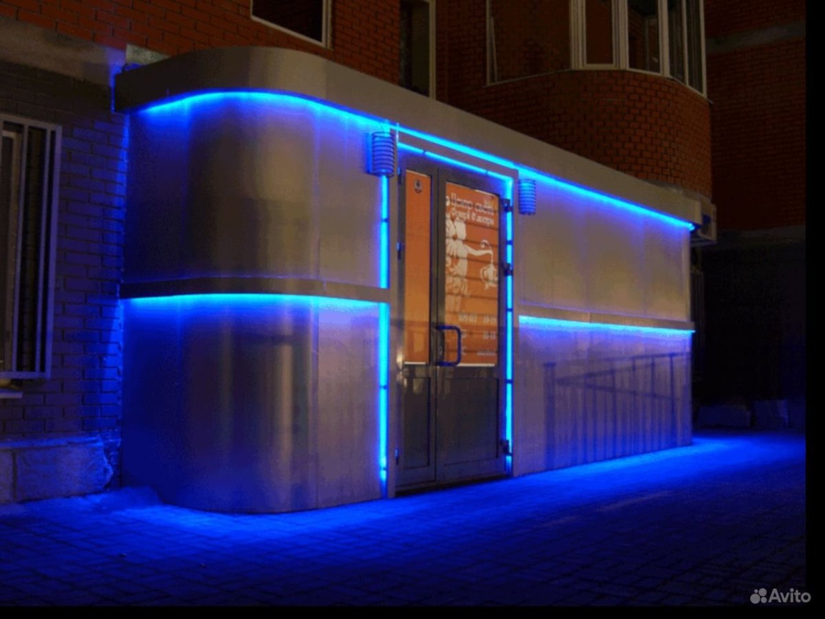 Неоновая подсветка фасада