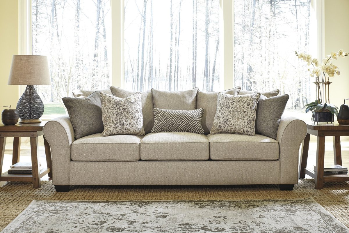 Светлый диван