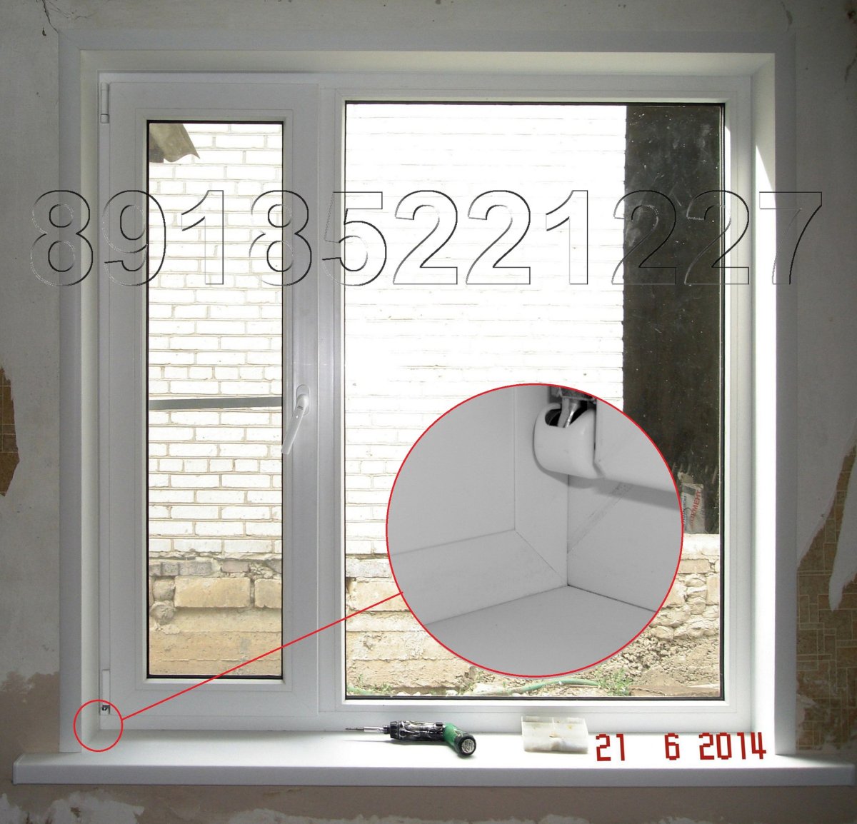 Зеркало наклеенное на оконные откосы