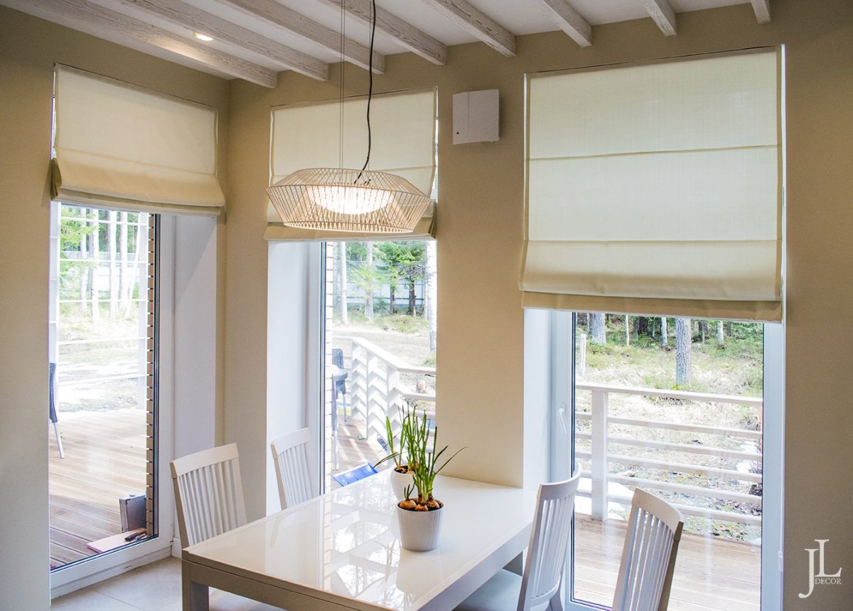 Римская штора в оконный проем