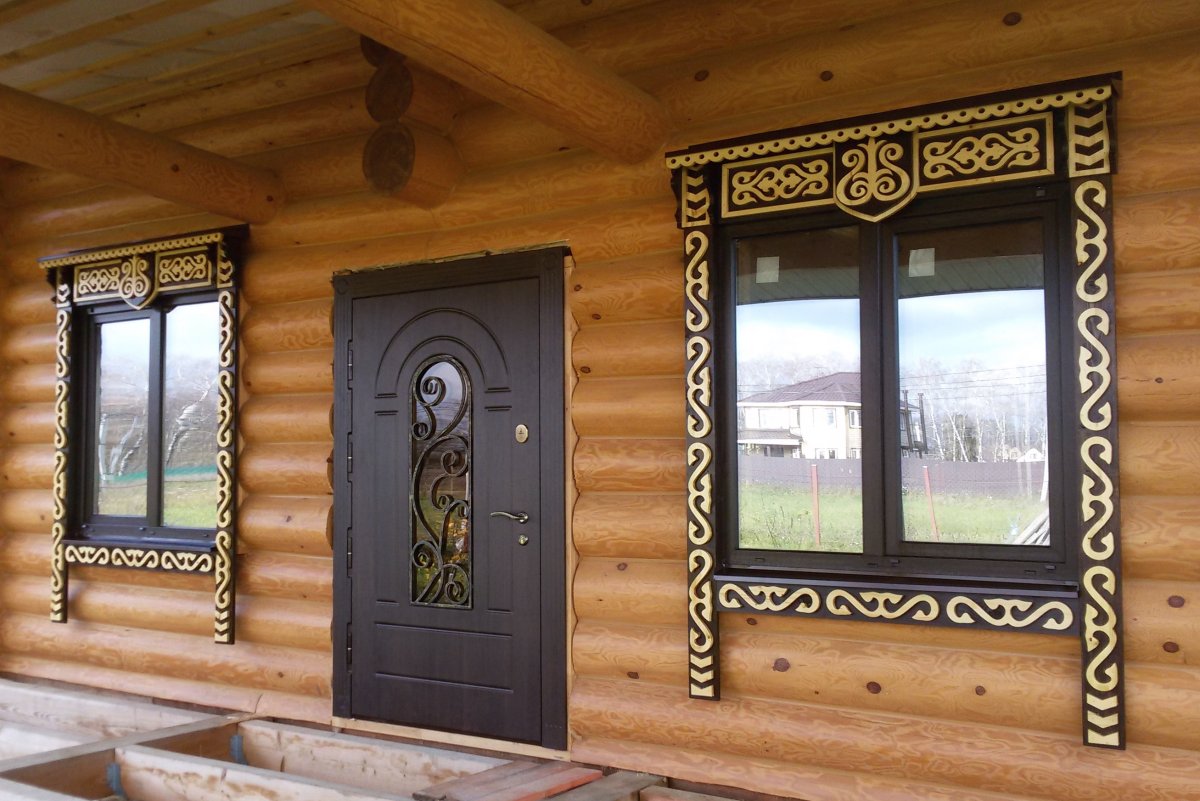 Обналичка на окна резная деревянная