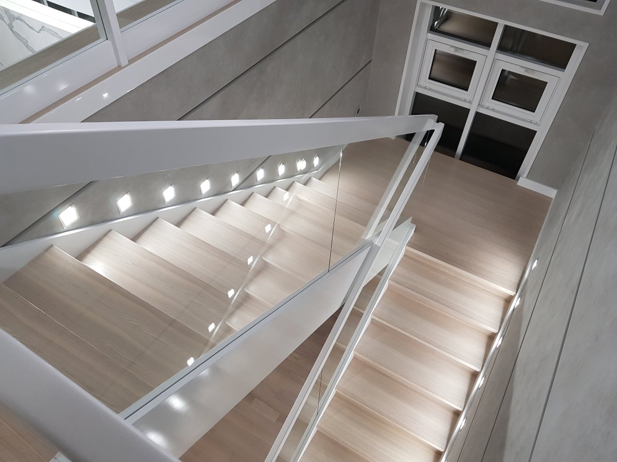 Лестница закрытого типа