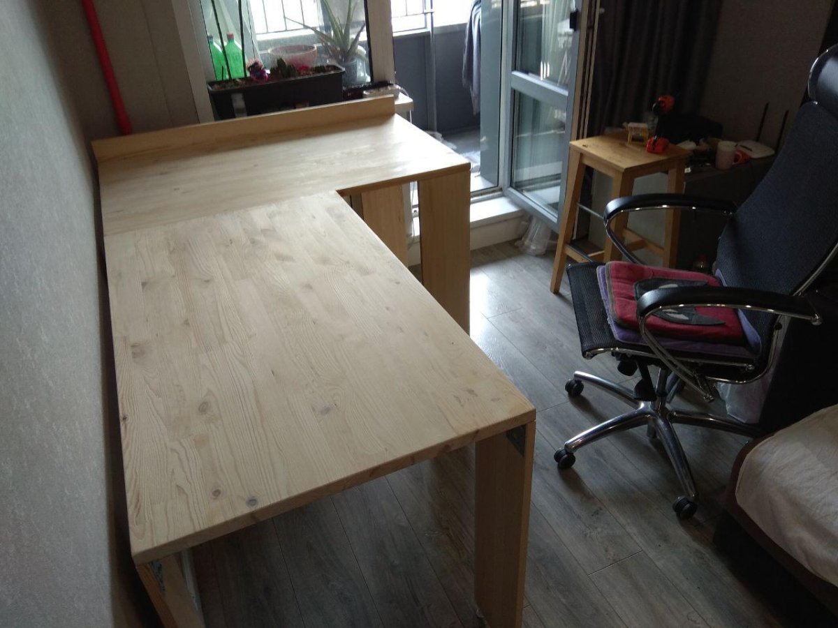 Стол из мебельного щита