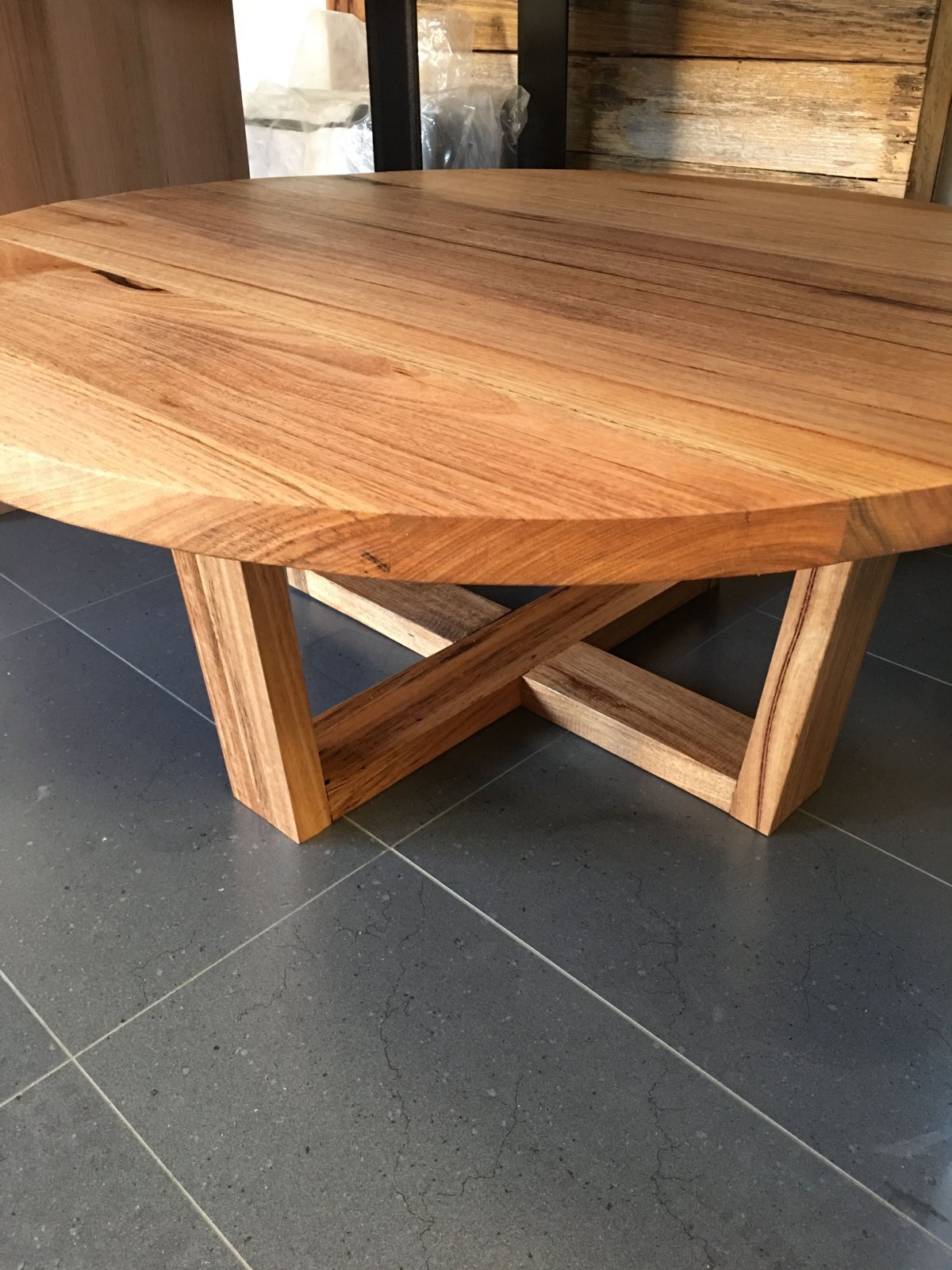 Столик из мебельного щита