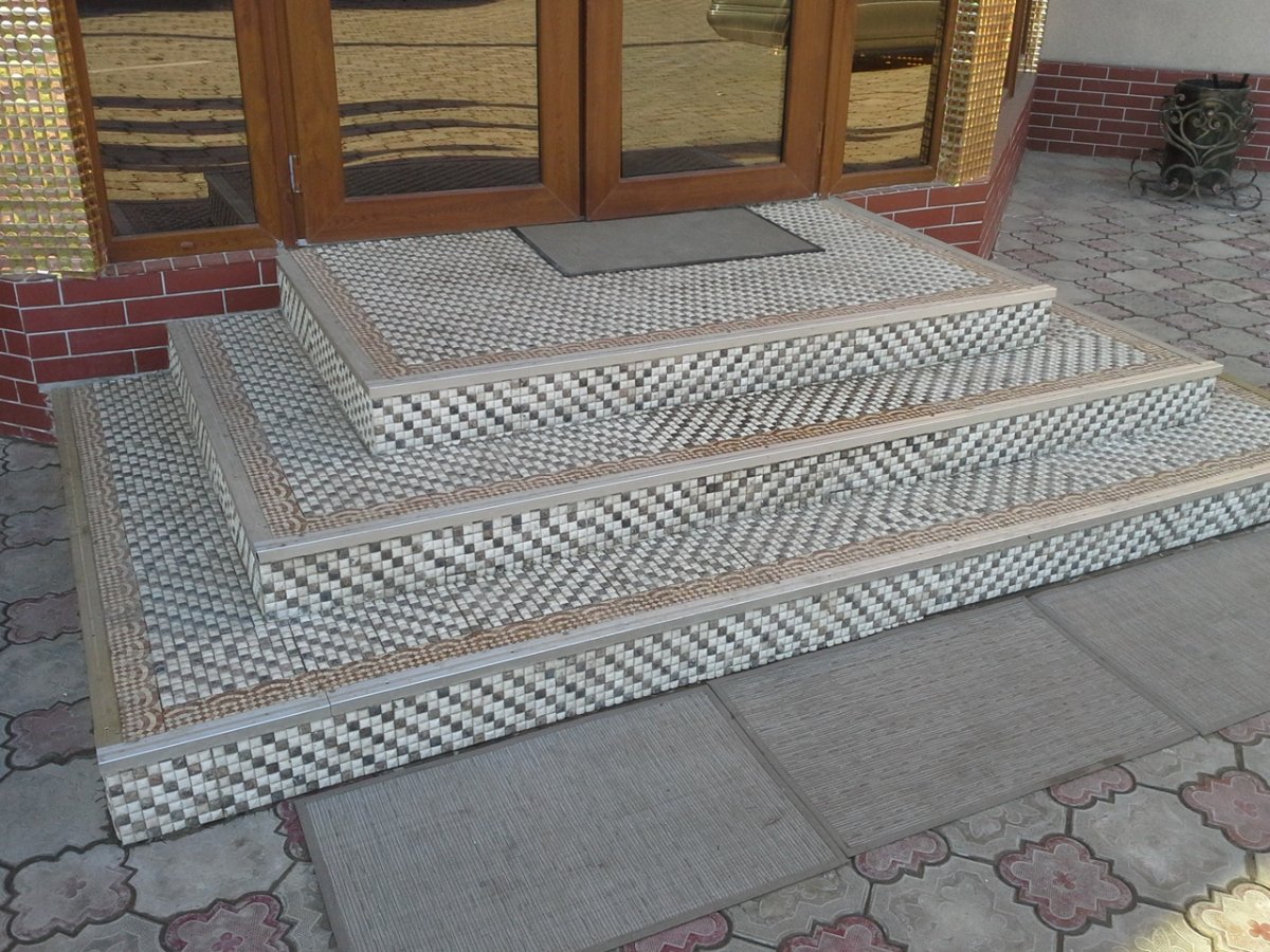 Плита мозаичная проступи