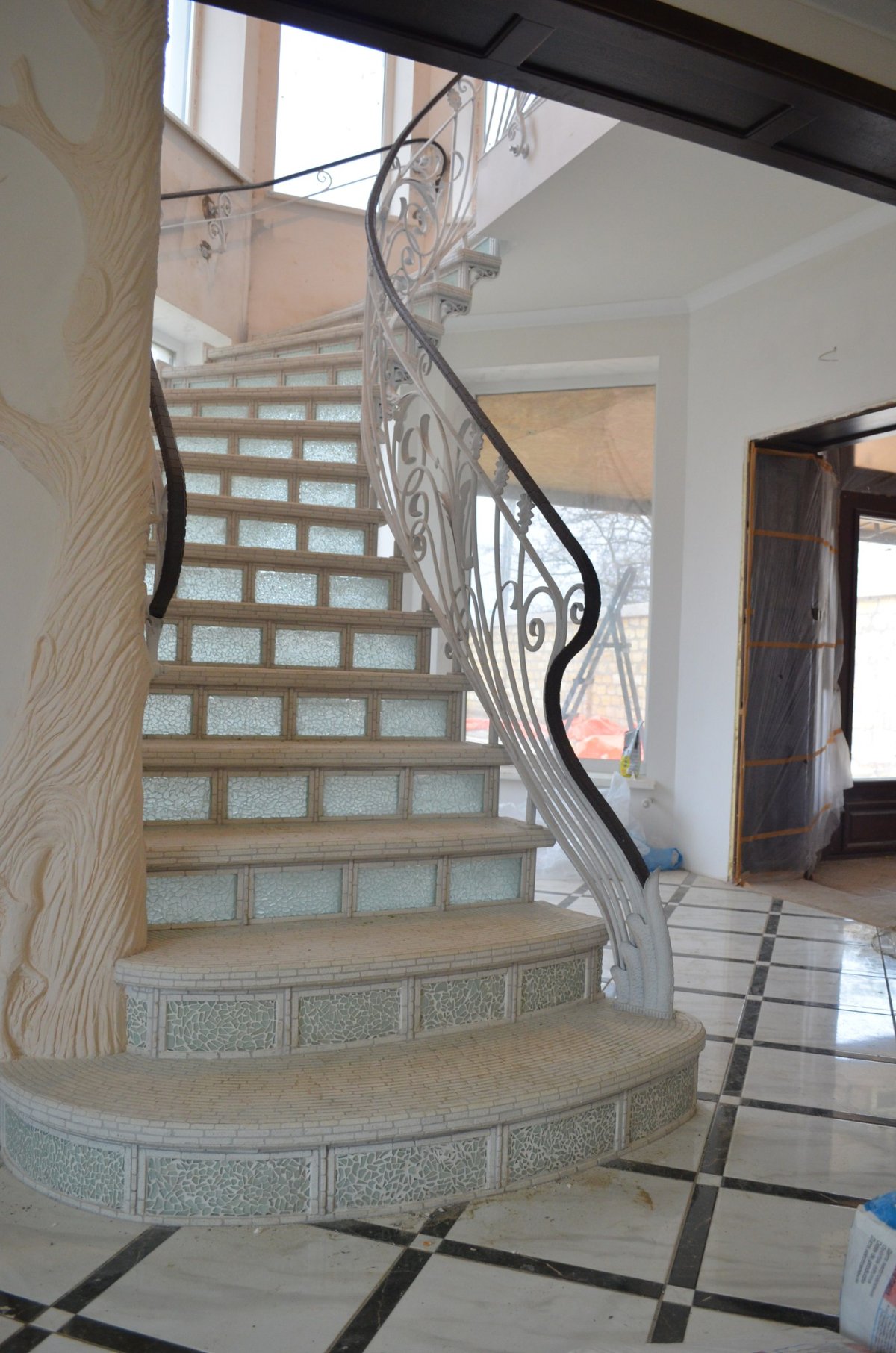 Мозаика на лестнице