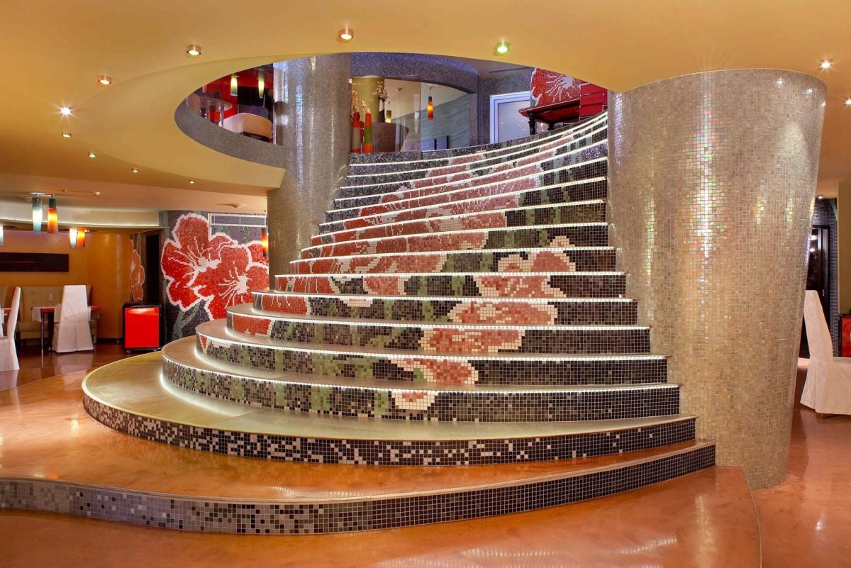 Мозаика на лестнице