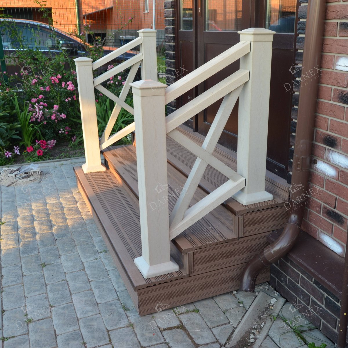 Перила для крыльца из дерева