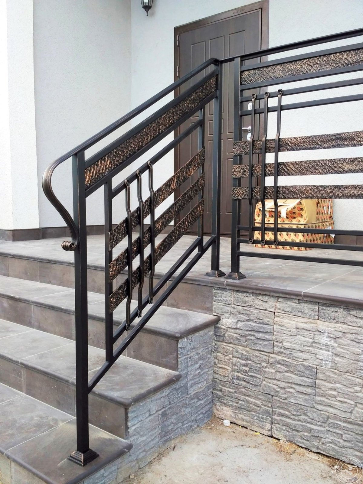 Ограждение крыльца из металла