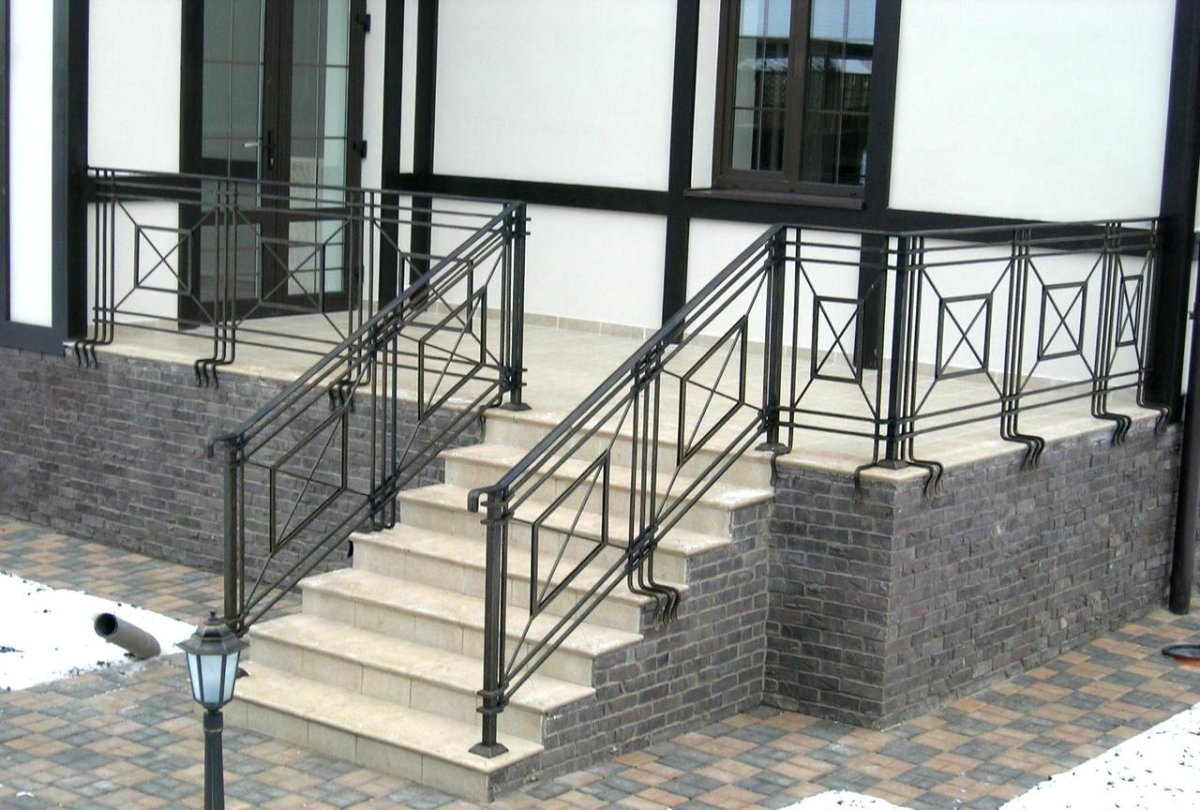Железные перила для крыльца