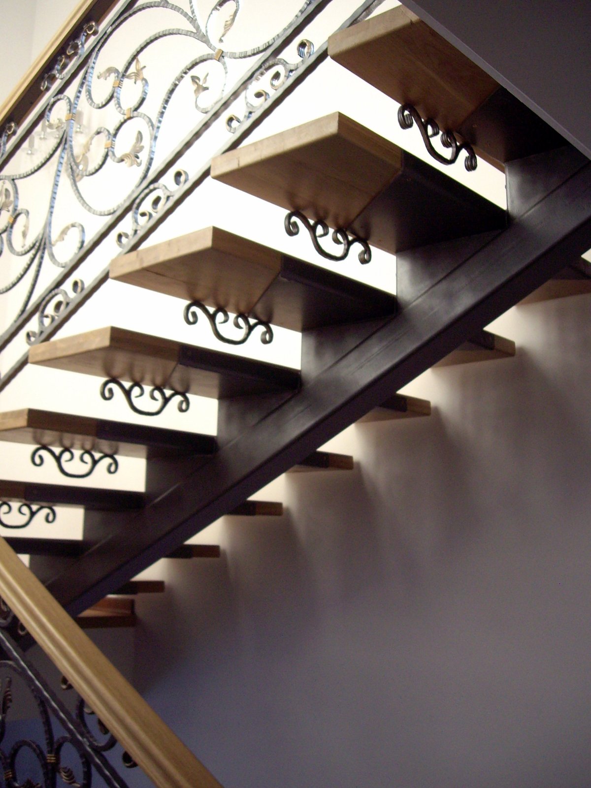 Красивая металлически лестница