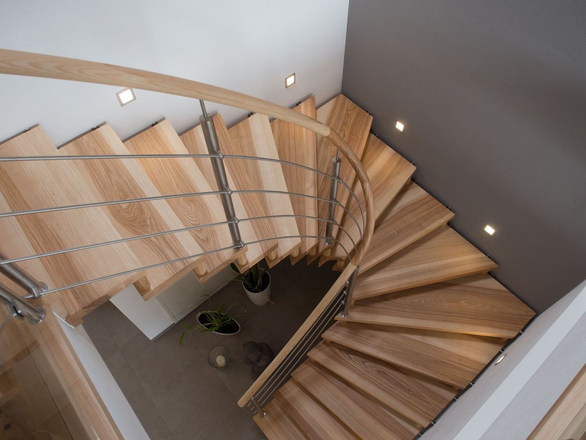 Винтовая лестница в эркере