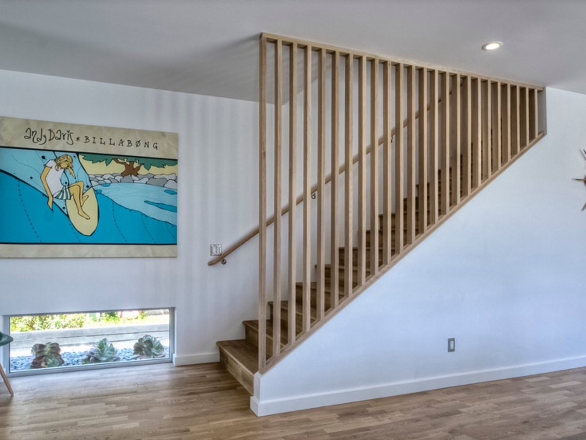 Ограждение лестницы рейками