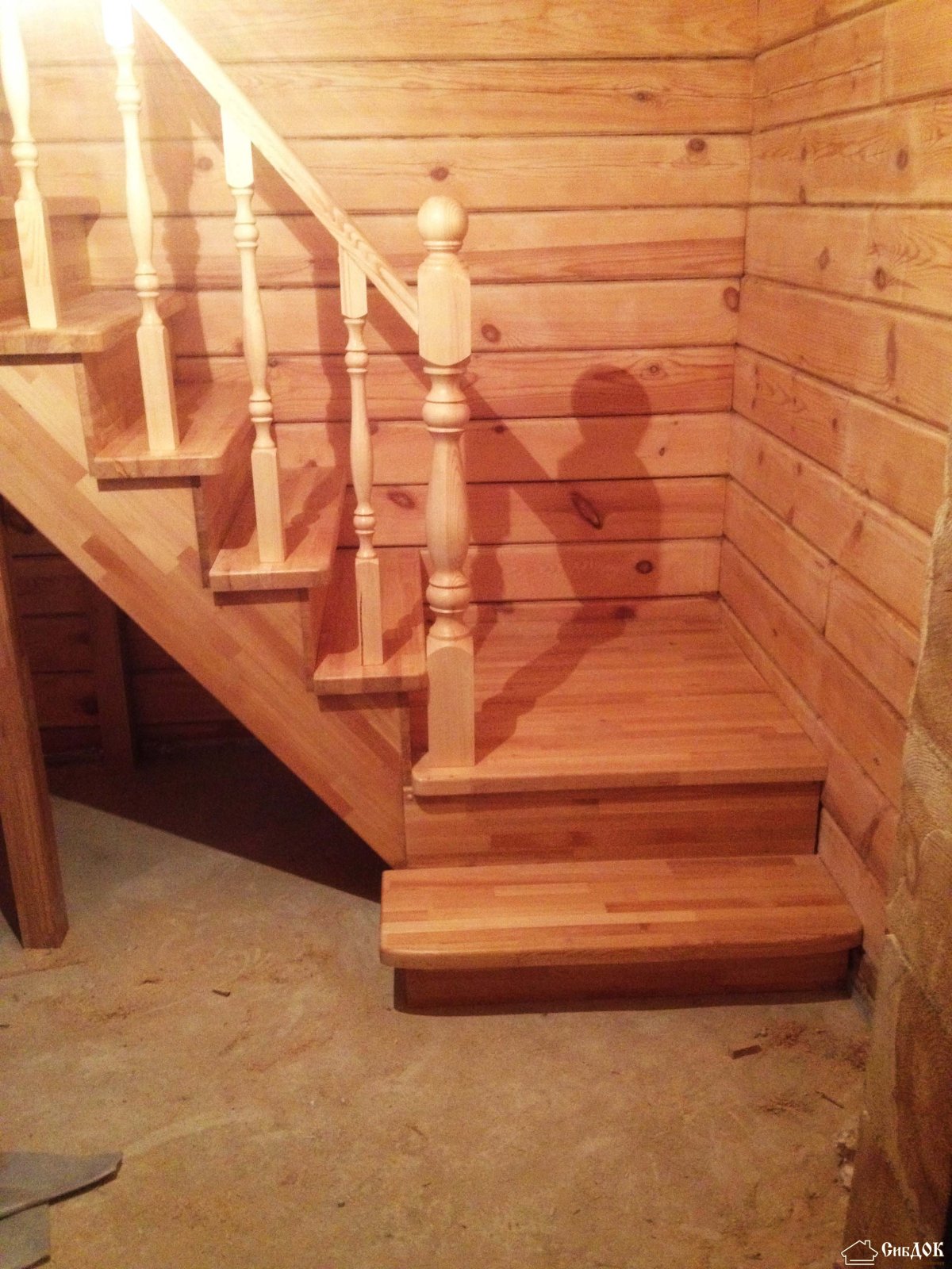 Деревянная лестница в бане