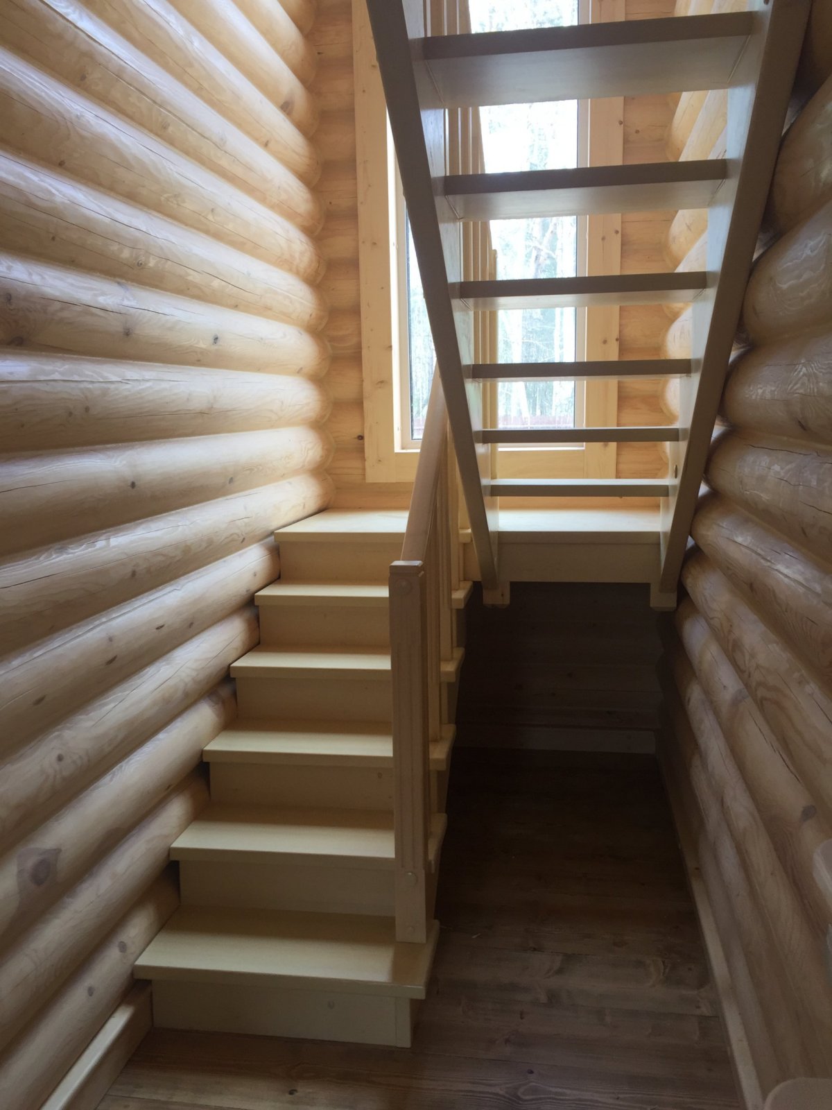 Деревянная лестница в бане