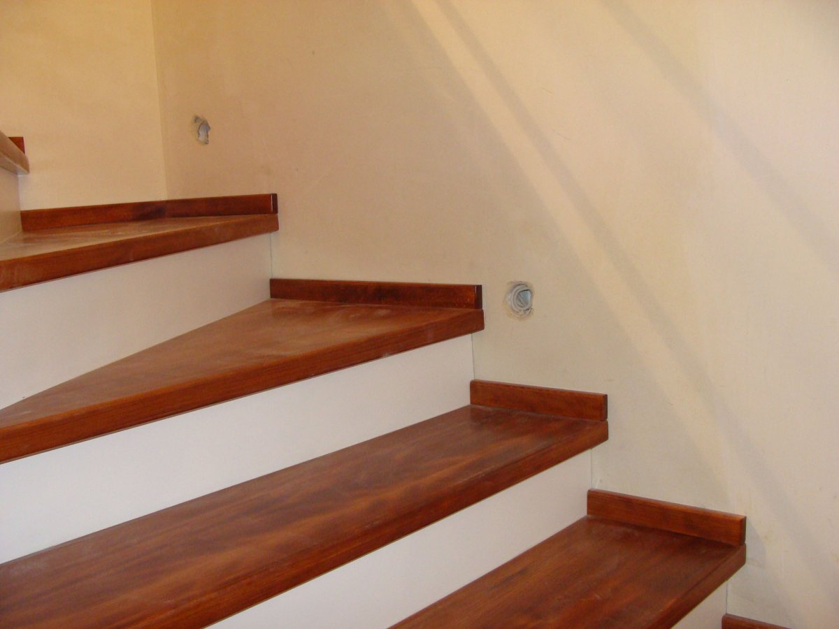 Плинтус на лестнице