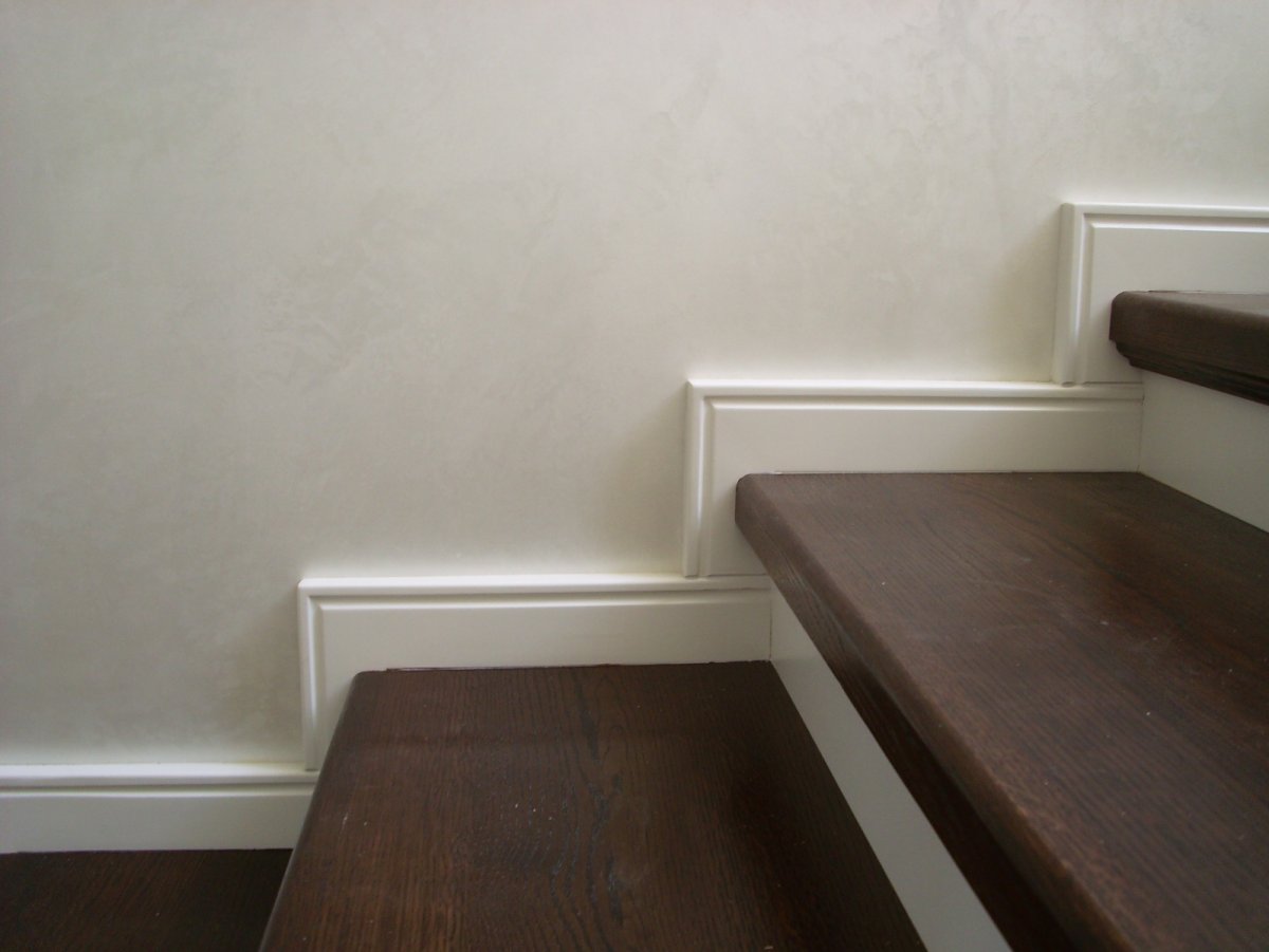 Плинтус для ступеней