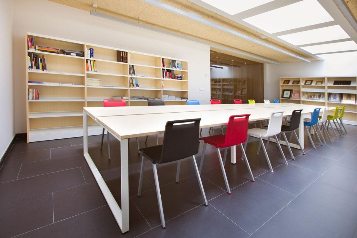 English International School интерьер