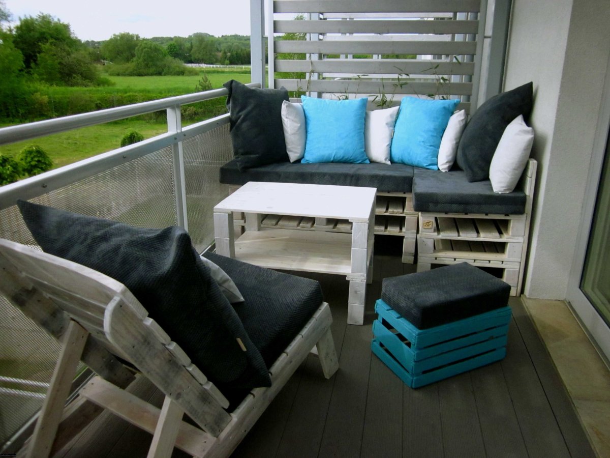 Мебель из поддонов на балкон