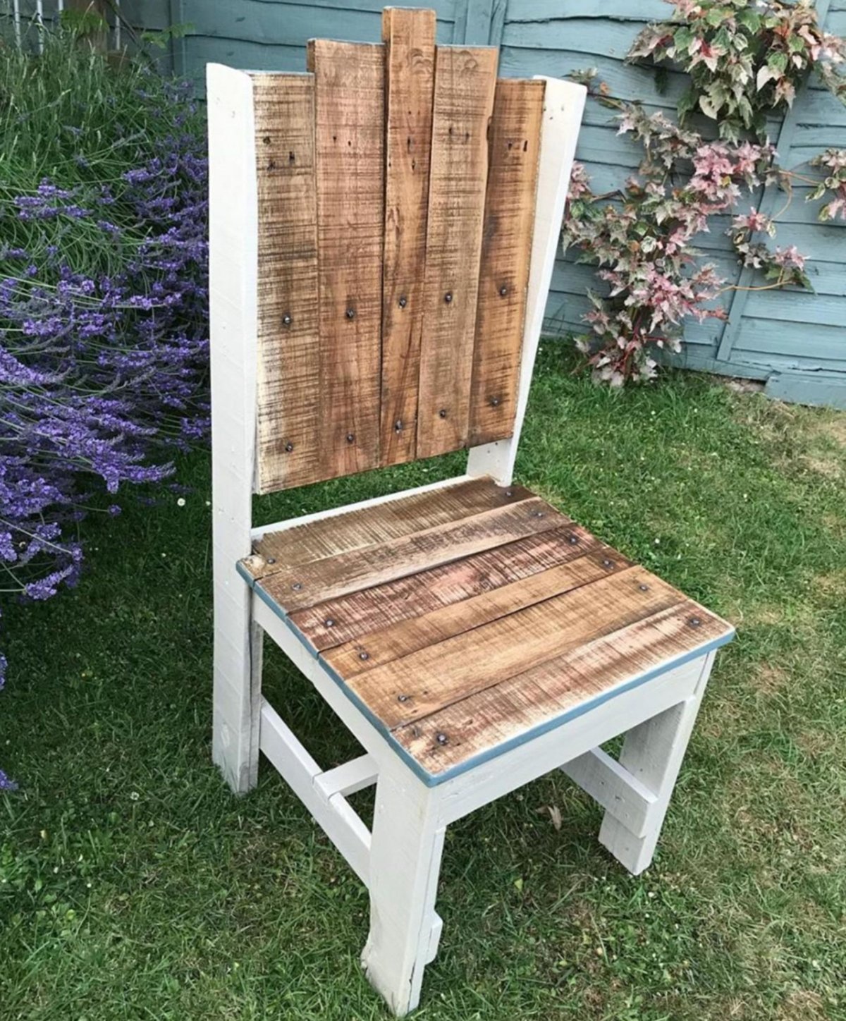 Стулья из паллетов и поддонов