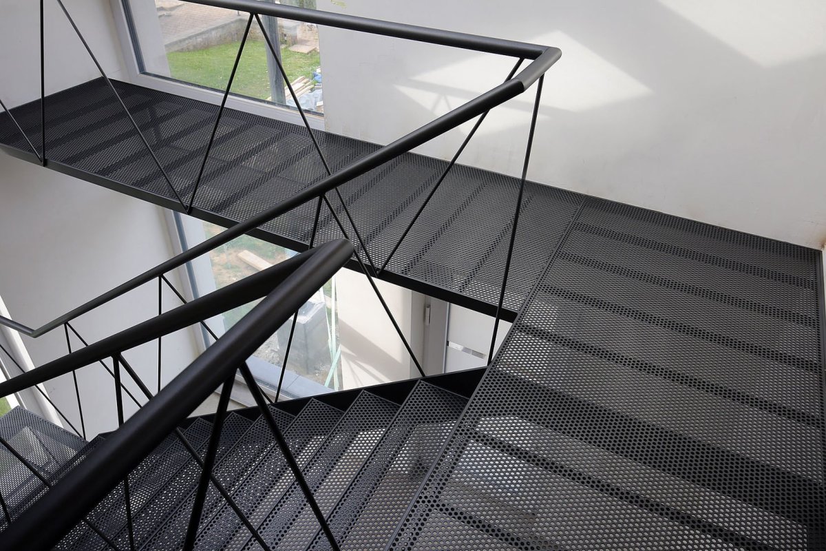 Перила с сеткой металлической