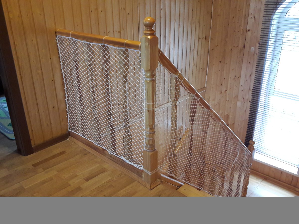 Сетка на лестницу от детей