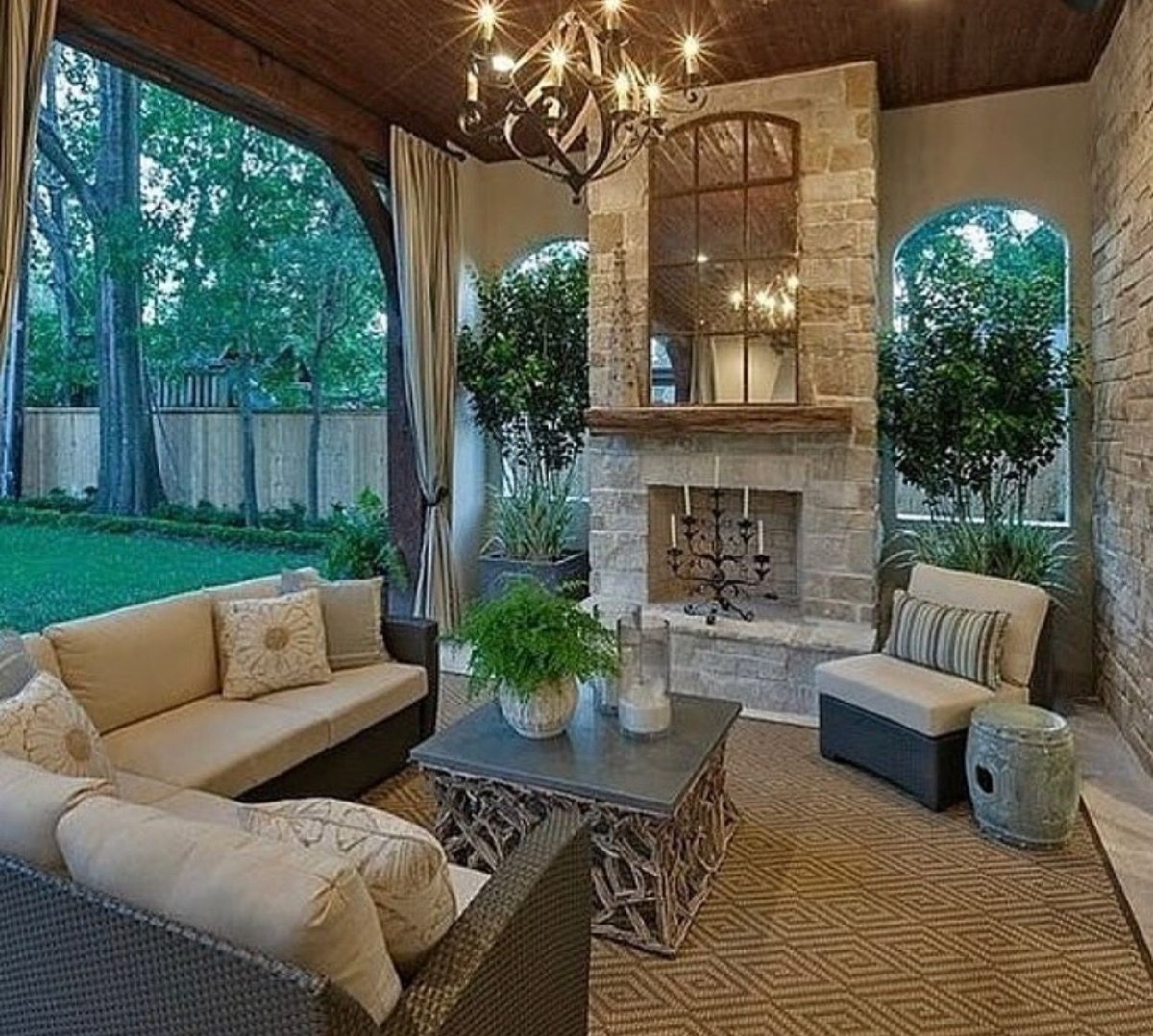 Гостиная с выходом на террасу