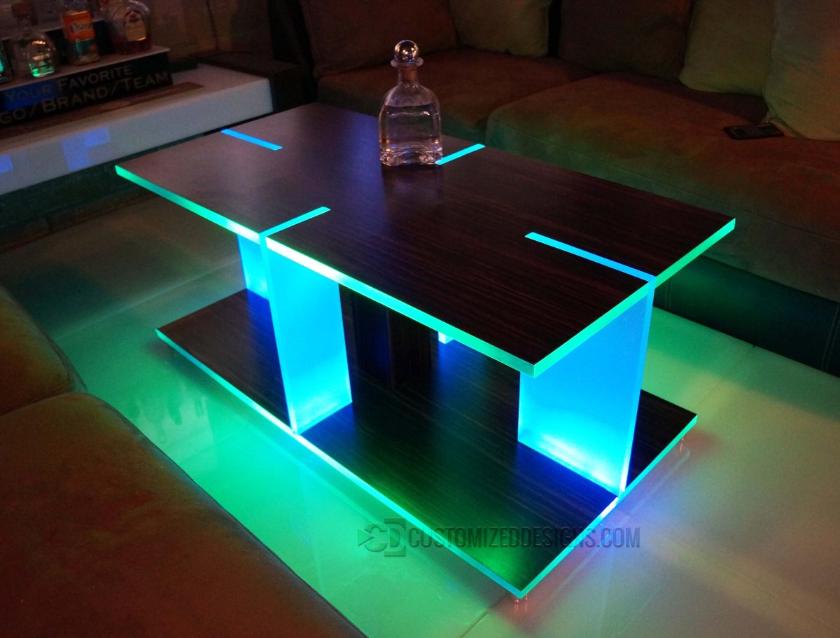 Светодиодная лента на столе