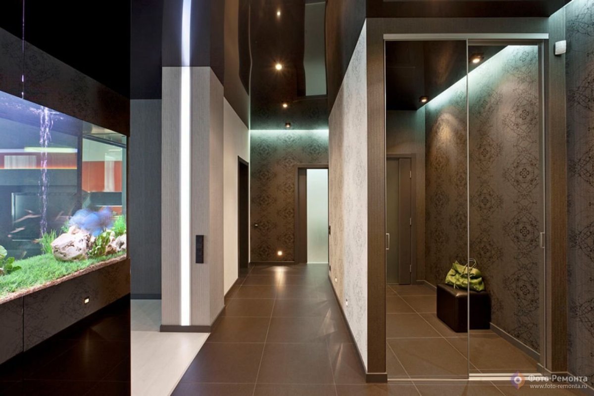 Прихожкав стиле Хай тек