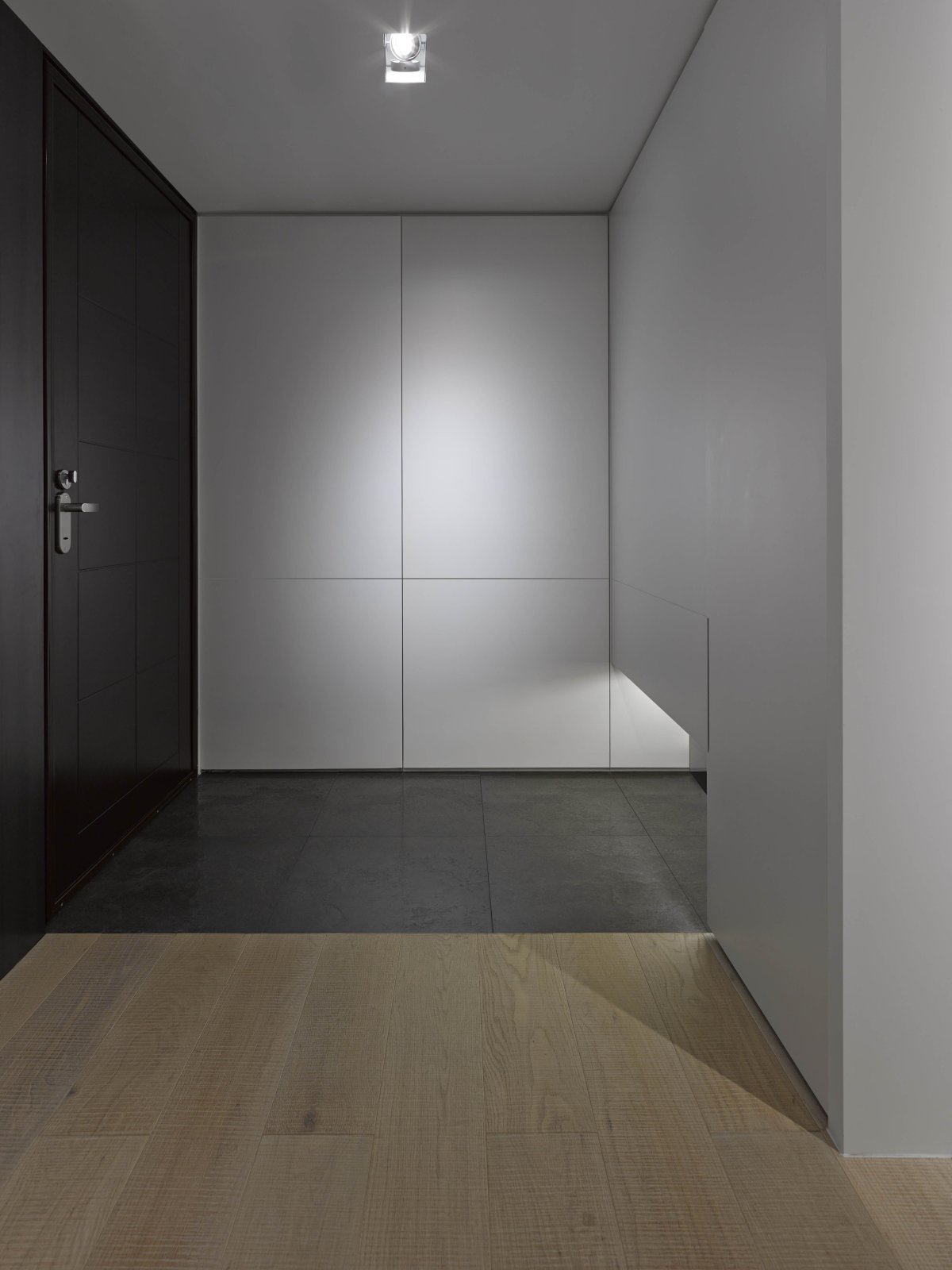 Парящий шкаф в прихожую